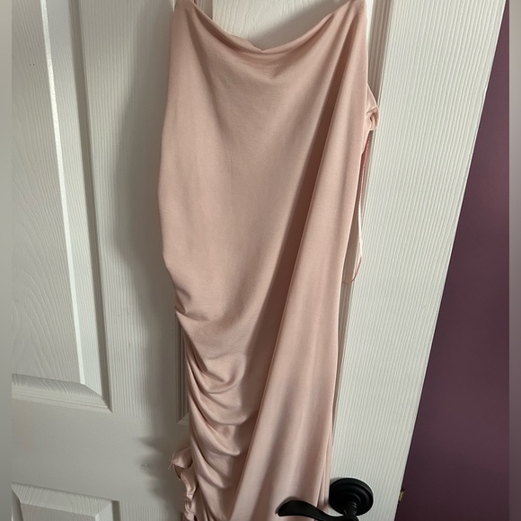 NWOT Ruffle Slit Midi Dress in Dusty Rose 🌹 - Picture 4 of 8